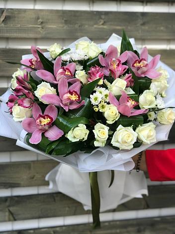 Букет цветов из: Розы и Хризантемы в Сокольниково