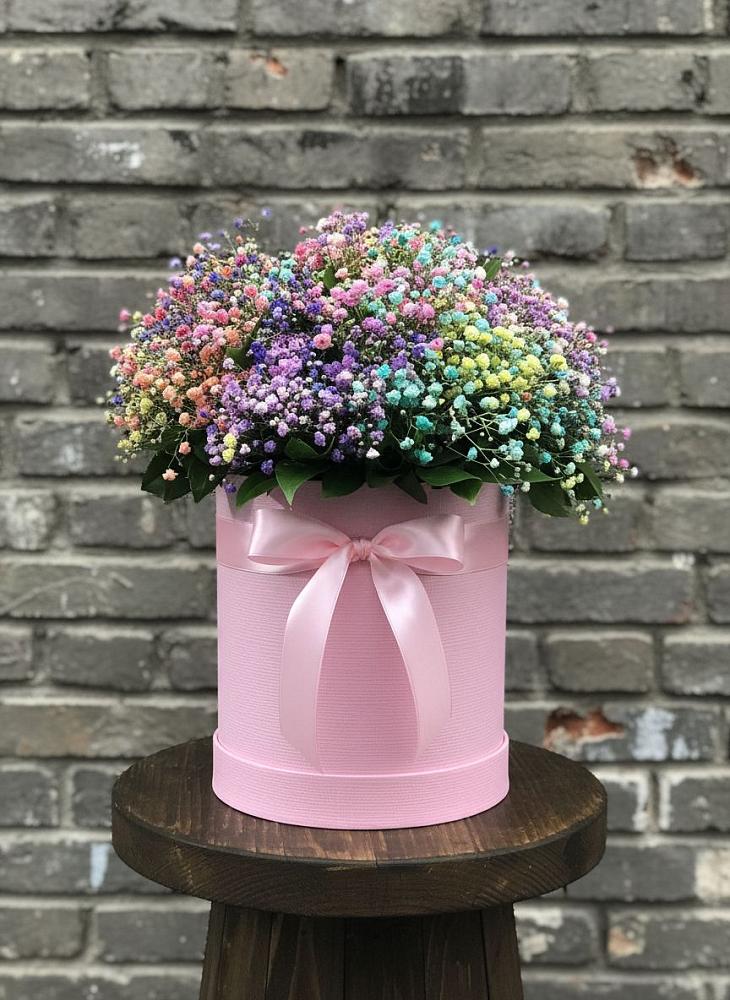Цветочная композиция из Гипсофила и Розы в шляпной коробке в Сокольниково
