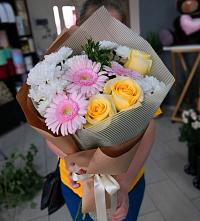 Букет цветов из:  Герберы, Розы и Хризантемы в Сокольниково