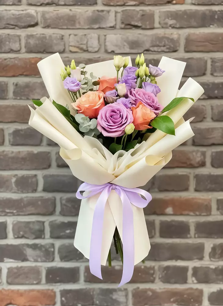 Букет цветов из: Лизиантусы и Розы в Сокольниково