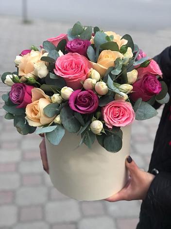 Цветочная композиция из Розы в шляпной коробке в Сокольниково