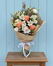 Букет цветов из:  Альстромерии, Лизиантусы, Розы и Хризантемы в Сокольниково