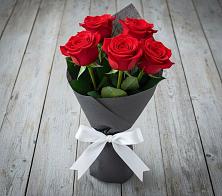 Букет 5 Красных роз Эдлесс Лав в Сокольниково