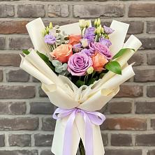 Букет цветов из:  Лизиантусы и Розы в Сокольниково