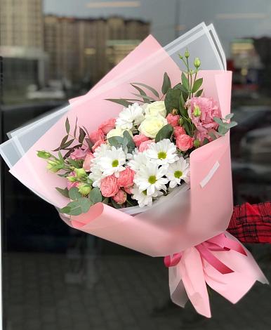Букет цветов из: Розы, Лизиантусы и Хризантемы в Сокольниково